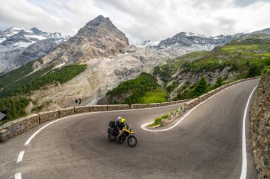 Passo dello Stelvio, Trentino-Alto Adige bölgesinde yer alan bir tırmanıştır..