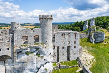 Ogrodzieniec Kalesi - Jura Krakowsko-Çekoslovakya 'daki bir kalenin kalıntıları