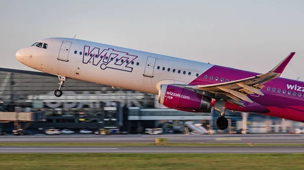 Wizz Air Hungary Ουγγρική Αεροπορική Εταιρεία Χαμηλού Κόστους Φωτογραφία Αρχείου