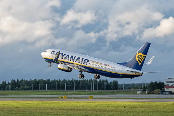 Ryanair, İrlanda Havayolları. Gdansk Havaalanı, Polonya