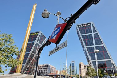 Madrid, İspanya 'daki Avrupa Kapısı Kuleleri.