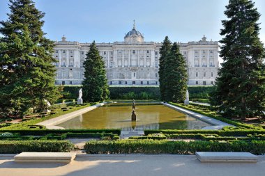 Madrid Kraliyet Sarayı. İspanyol kraliyet ailesinin resmi konutu..