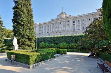 Madrid Kraliyet Sarayı. İspanyol kraliyet ailesinin resmi konutu..