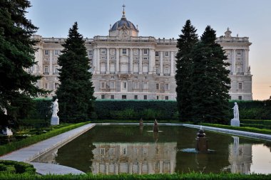 Madrid Kraliyet Sarayı. İspanyol kraliyet ailesinin resmi konutu..