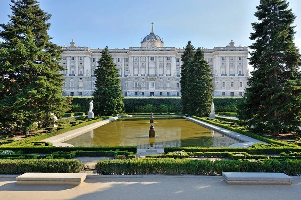 Madrid Kraliyet Sarayı. İspanyol kraliyet ailesinin resmi konutu..