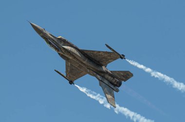 F-16 Savaşan Falcon çok rollü uçak