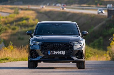Audi Q3 S Hattı - gri araba.
