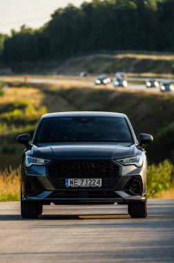 Audi Q3 S Hattı - gri araba.