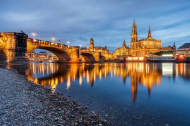 Almanya 'daki Katedral manzaralı Dresden şehrinin panoraması