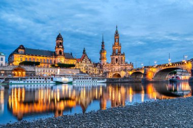 Almanya 'daki Katedral manzaralı Dresden şehrinin panoraması