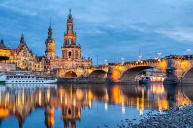 Almanya 'daki Katedral manzaralı Dresden şehrinin panoraması