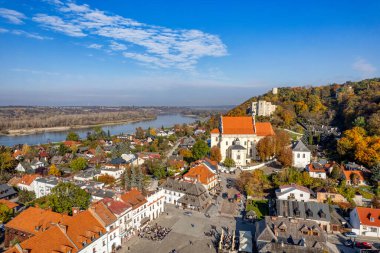 Kazimierz Dolny - Vistula Nehri 'nin kıyısında güzel bir kasaba. Polonya.