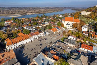 Kazimierz Dolny - Vistula Nehri 'nin kıyısında güzel bir kasaba. Polonya.