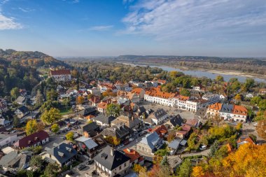 Kazimierz Dolny - Vistula Nehri 'nin kıyısında güzel bir kasaba. Polonya.