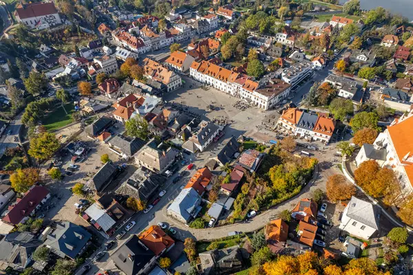 Kazimierz Dolny - Vistula Nehri 'nin kıyısında güzel bir kasaba. Polonya.