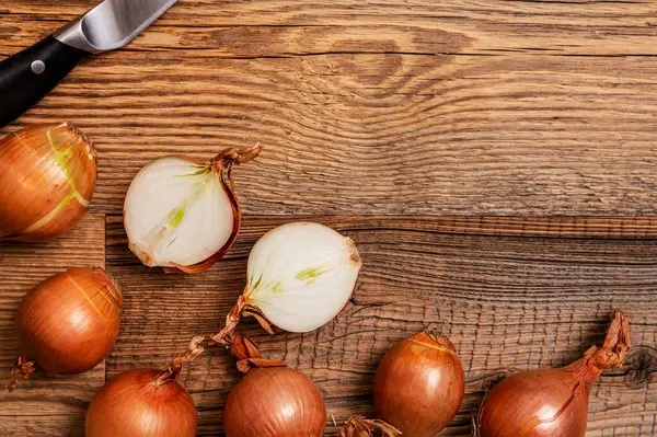 Ortak soğan - birçok vitamin ve mineralin kaynağı.