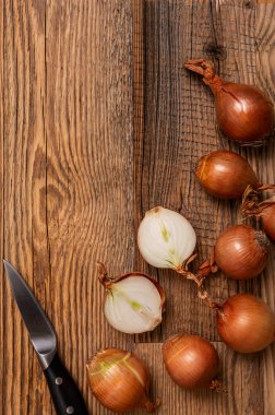 Ortak soğan - birçok vitamin ve mineralin kaynağı.