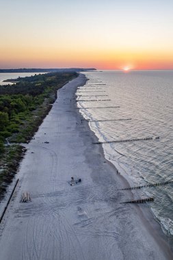 Hel Yarımadası, Polonya. Kuzey Polonya 'da 35 km uzunluğunda bir kumsal yarımadası..