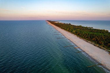 Hel Yarımadası, Polonya. Kuzey Polonya 'da 35 km uzunluğunda bir kumsal yarımadası..