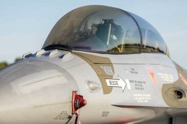 Silahlı çatışma. Savaşçı kokpiti.