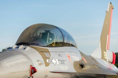 Silahlı çatışma. Savaşçı kokpiti.