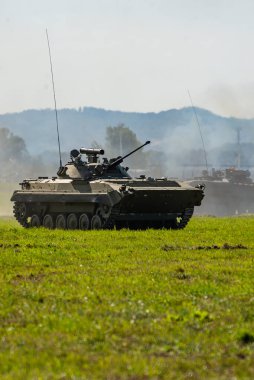 Silahlı çatışma. Tank iş başında.