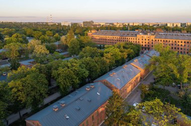 Ksiezy Mlyna tarihi tekstil fabrikaları ve eşlik eden tesisler kompleksi. Polonya 'nın Lodz kenti