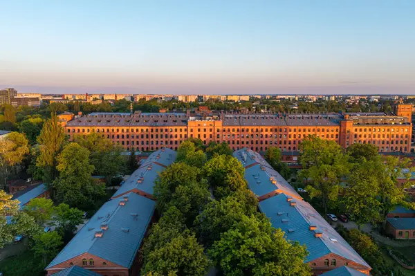 Ksiezy Mlyna tarihi tekstil fabrikaları ve eşlik eden tesisler kompleksi. Polonya 'nın Lodz kenti
