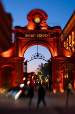 Manufaktura 'nın tarihi kapısı, Lodz şehri, Polonya