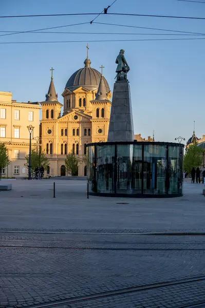 Özgürlük Meydanı 'nın D-view şehri. Lodz, Polonya.