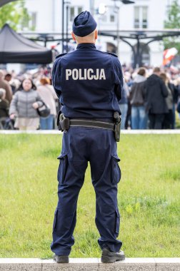 Polonya Polisi. Sokaktaki polis devriyesi..