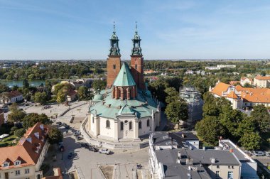 Polonya, Gniezno 'daki Primatların Bazilikası