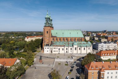 Polonya, Gniezno 'daki Primatların Bazilikası