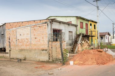 Manacapuru, Amazonas, Brezilya 18 Kasım 2022 Brezilya 'nın Amazon bölgesinde yaygın olan eski evler