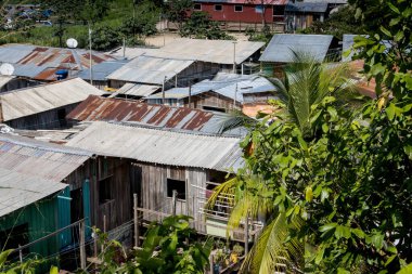 Manacapuru, Amazonas, Brezilya 18 Kasım 2022 Brezilya 'nın Amazon bölgesinde yaygın olan eski evler