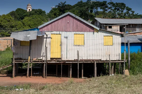 stock image Manacapuru, Amazonas, Brazil November 18 2022 Old run down Houses that are common in the Amazon region of Brazil