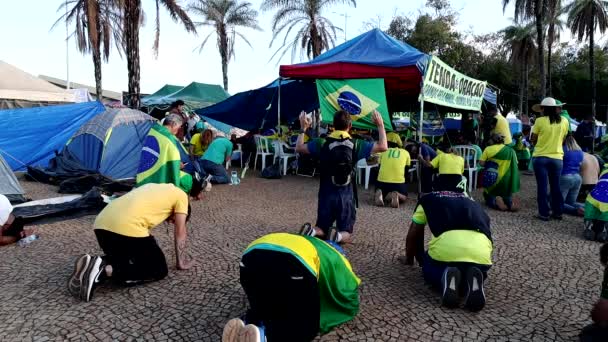 Μπραζίλια Βραζιλία Νοεμβρίου 2022 Μια Ομάδα Διαδηλωτών Προσεύχεται Για Την — Αρχείο Βίντεο