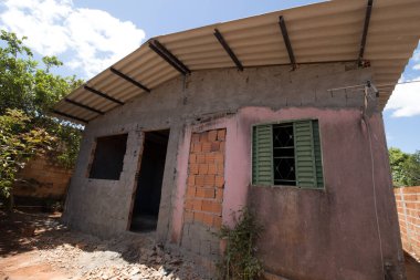 Brezilya genelinde tipik kötü inşa edilmiş evler