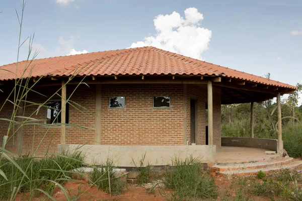 stock image Brasilia, Brazil April 6, 2023 Housing that the Brazilian government is constructing on the Reservation of the Indigenous tribes known as the Karriri-Xoco and Tuxa that live in Northwest Brasilia, aka Noroeste