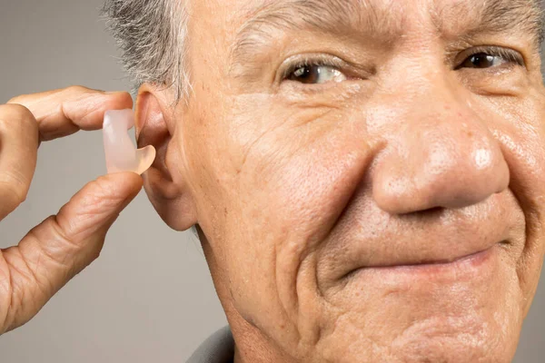 Older Man Using Custom Made Silicone Earplugs Hearing Protection — Stock Photo, Image