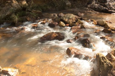 Brezilya 'nın Paranoya kentindeki Cachoeira Boqueirao Şelalesi' ne akan Rio dos Goianos nehri.