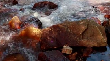 Brezilya 'nın Paranoya kentindeki Cachoeira Boqueirao Şelalesi' ne akan Rio dos Goianos nehri.