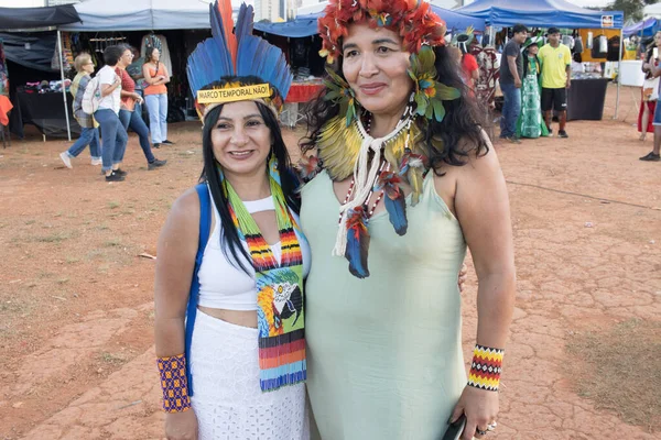 巴西巴西利亚2023年6月7日 来自巴西各地不同部落的土著印第安人涌向首都 表示支持剥夺他们的土地权 — 图库照片