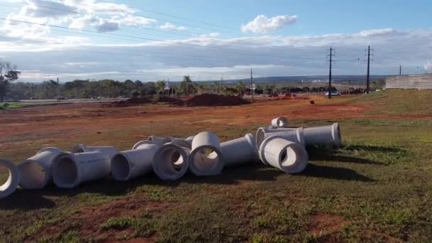 Kanalisationsrohre Aus Beton Die Auf Dem Gras Nordwesten Brasiliens Auf — Stockvideo