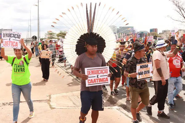Brasilia Brasilien August 2023 Indigene Aus Verschiedenen Teilen Brasiliens Marschieren — Stockfoto