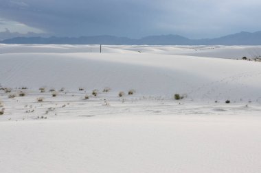Alamogordo ve Las Cruces yakınlarındaki White Sands, New Mexico 'daki Güzel Beyaz Kumlar Ulusal Anıtı.