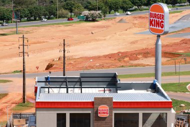 Brasilia, Brezilya 8 Aralık 2023 Brasilia 'nın kuzeybatısındaki Burger King' in fast food restoranının neredeyse tamamlanmış hali.