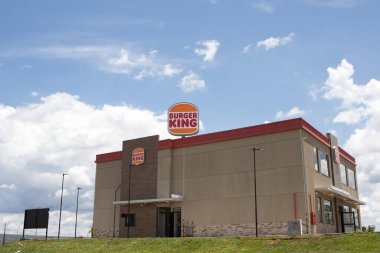 Brasilia, Brezilya 28 Aralık 2023 Kuzey Batı Brasilia Mahallesi 'nde yeni açılan Burger King fast food restoranı.
