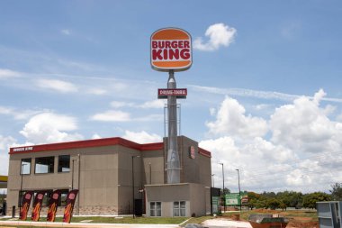 Brasilia, Brezilya 28 Aralık 2023 Kuzey Batı Brasilia Mahallesi 'nde yeni açılan Burger King fast food restoranı.