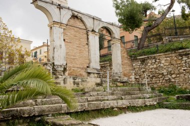 Atina, Yunanistan 'daki Plaka mahallesi yakınlarındaki Roma Agora' daki Antik Harabeler